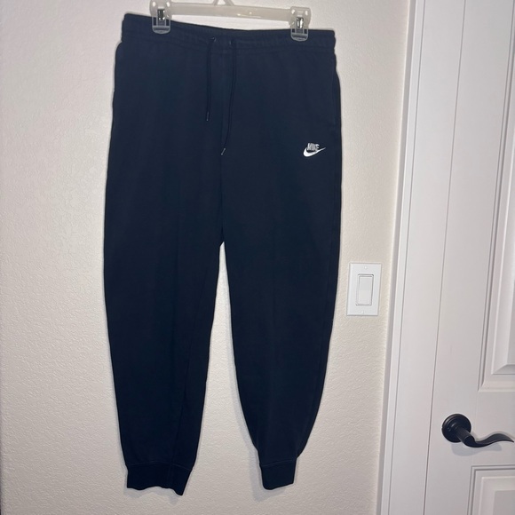 Nike Men’s Black Jogger Pants with embroidered Logo - Picture 1 of 8